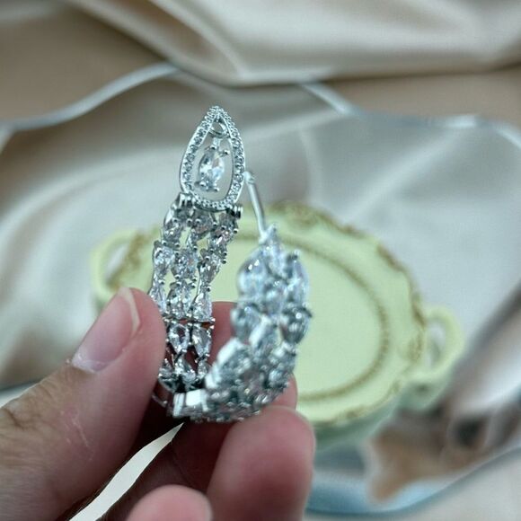 Elegant AAA Cubic Zirconia Hoop Earrings
Perfect Cut Like a Dimond - Picture 9 of 9